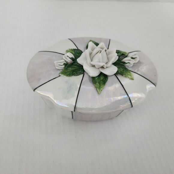 Vintage 1945 Porcelain de France Lusterware Trinket Box &Lid Gray Embossed Roses - Picture 2 of 9